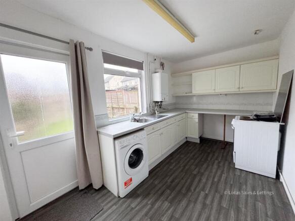 9 Fir Rd Kettering-7.jpg