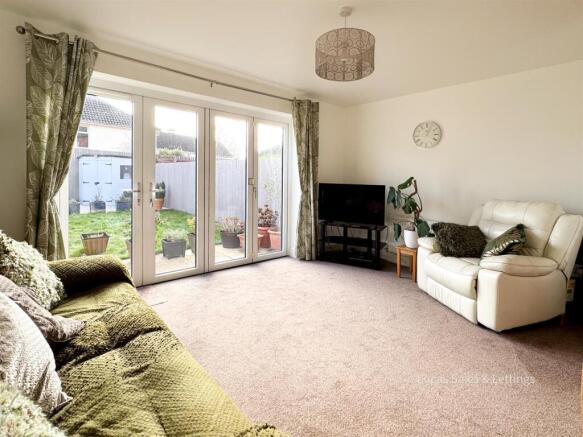 69 St Michaels Rd Kettering-1.jpg