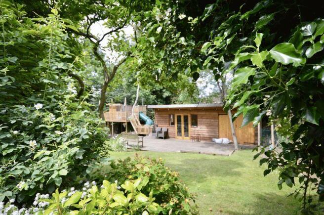 4 Bedroom Detached House For Sale In Bumble Bee Cottage