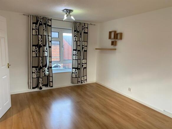 16 School St Living 2.jpg