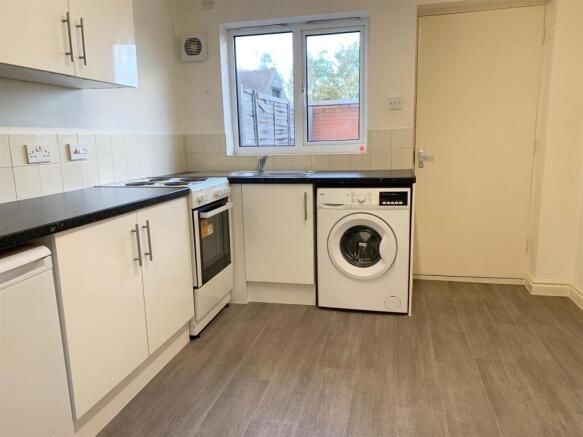 ADVERT 36 Lichfield Kitchen 2.jpg