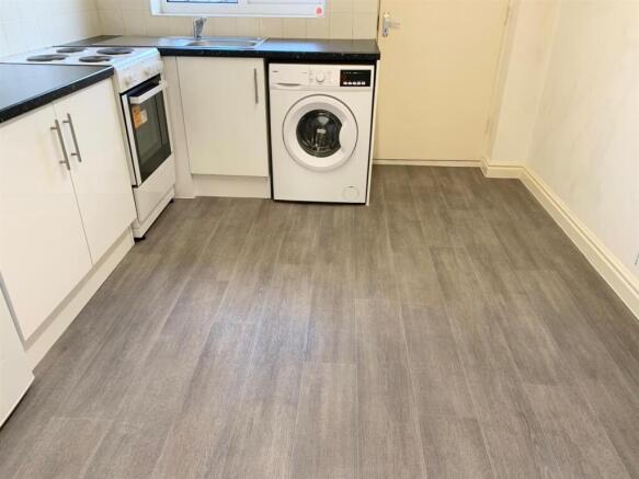 ADVERT 36 Lichfield Kitchen.jpg