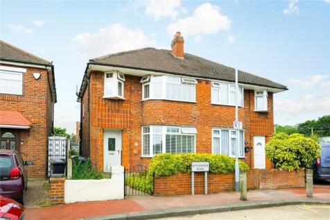 Kitchener Road, Dagenham, RM10