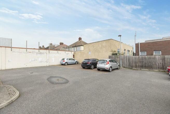 2 Bedroom Flat For Sale In High Road Chadwell Heath Rm6 Rm6 