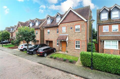 Hilltop Walk, Harpenden, AL5