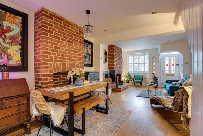 Lounge/Dining Area