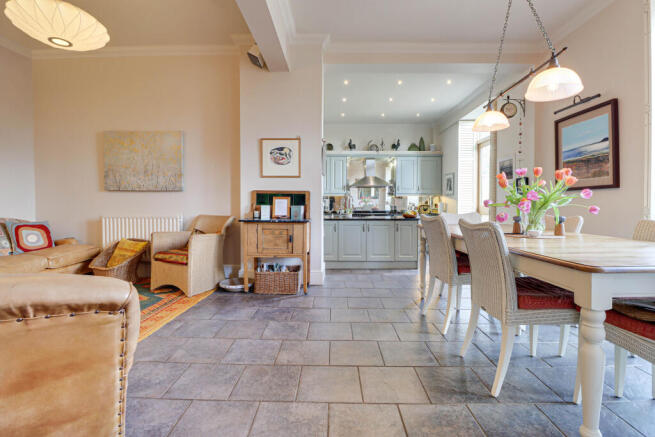 Kitchen/Family/Diner