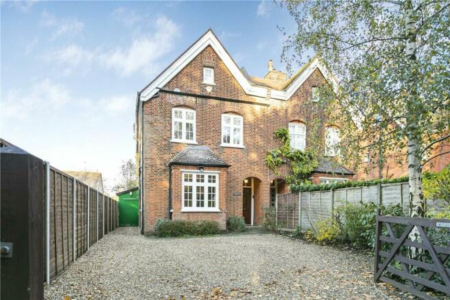 5 bedroom semi detached house for sale in Barnet Lane Elstree