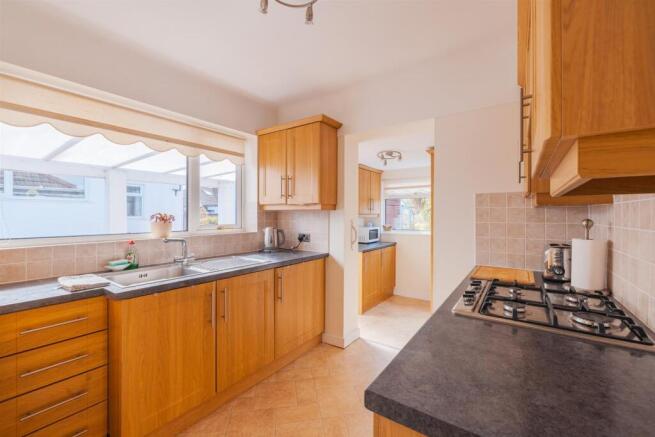 15 Bendee Ave-11.jpg