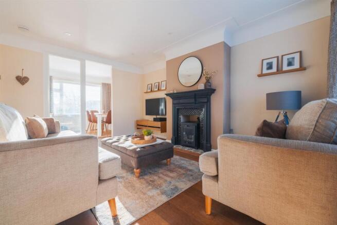 6 Greenfields Close-18-edited.jpg