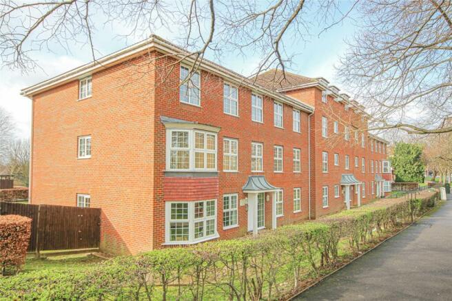 2 bedroom flat for rent in Beaumont House Cole Green Lane Welwyn