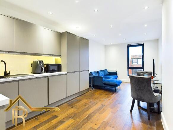LOUNGE/KITCHEN