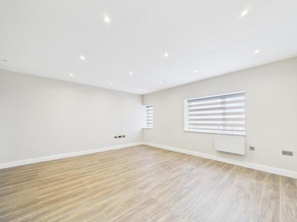 CAM02841G0-PR0035...