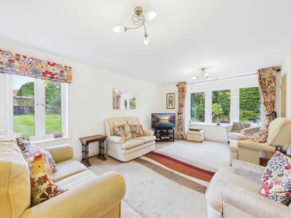 CAM04018G0-PR0399-STILL004