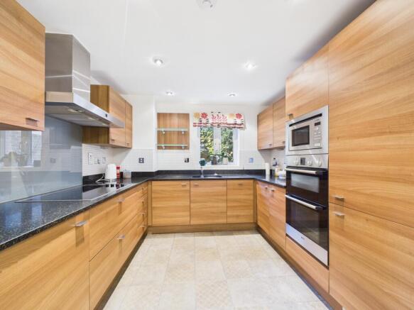 CAM04018G0-PR0399-STILL011