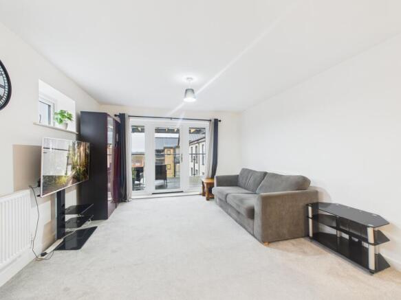 CAM04018G0-PR0418-STILL005