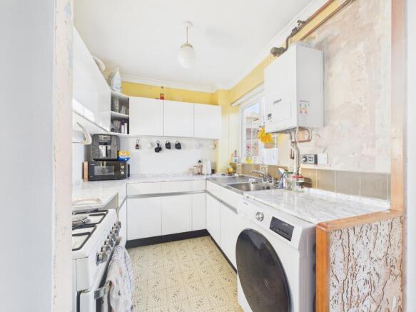 CAM04018G0-PR0417-STILL008