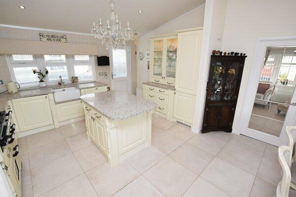 open plan kitchen & dining room