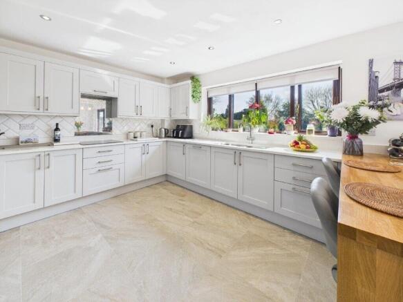 open plan breakfast/kitchen
