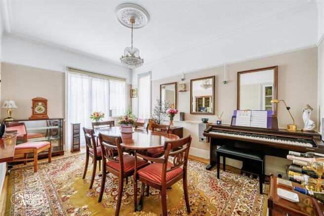 8 Royal Gardens-4.jpg