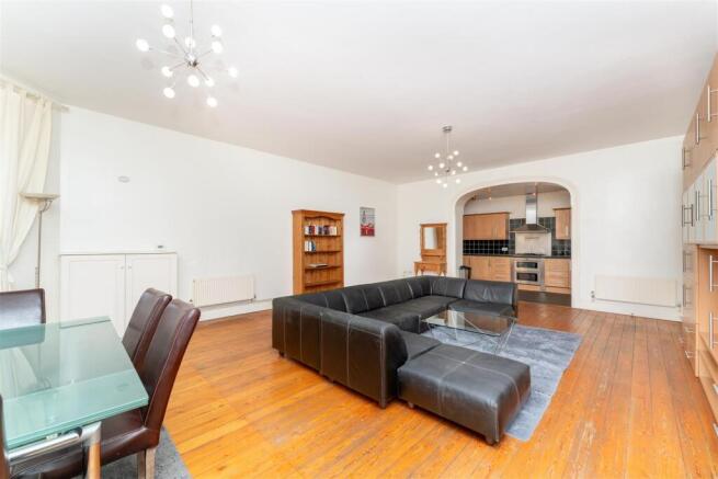 69 Osterley Recp to kitch.jpg