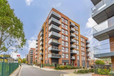 Ipswich Court, Hanwell