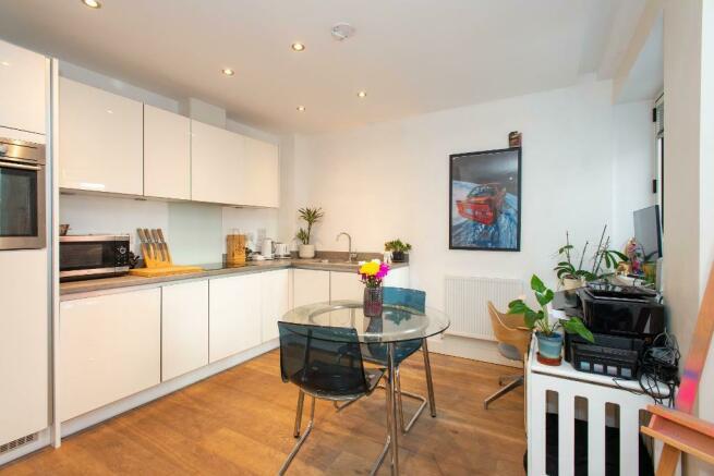 KITCHEN/DINING AREA