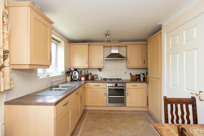 KITCHEN/BREAKFAST ROOM