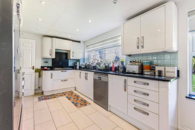 KITCHEN/BREAKFAST ROOM