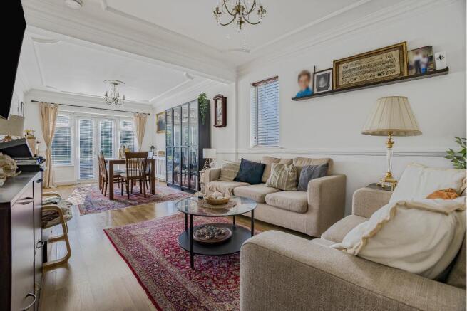 LOUNGE/DINING ROOM