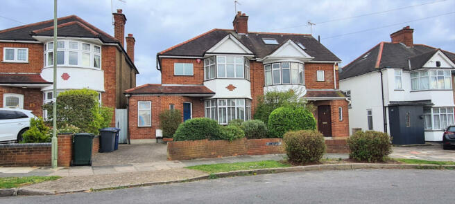 3 / 4 Bedroom Semi-Detached House