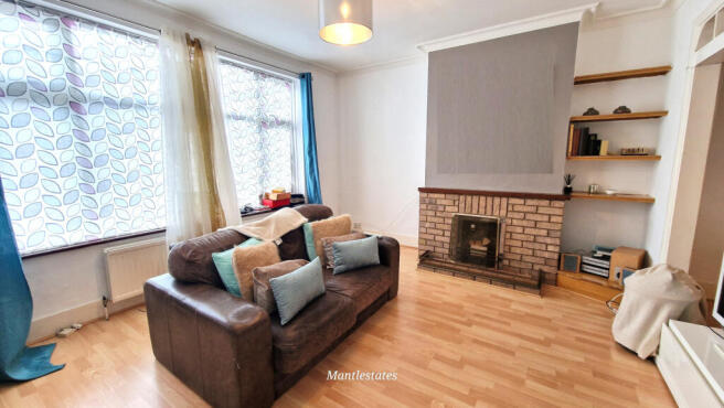 4 BEDROOM END OF TERRACE