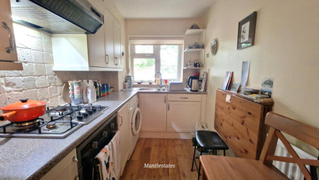 1 BEDROOM FLAT