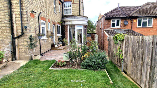 2 Bedroom Victorian Converted Garden Flat