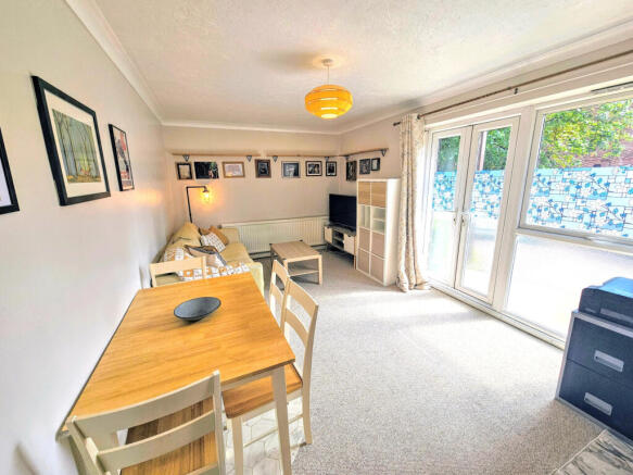 LOUNGE - DINING ROOM