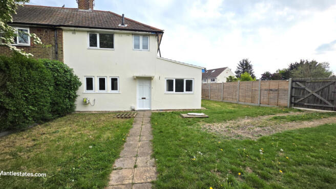 4 Bedrom End of Terraced House