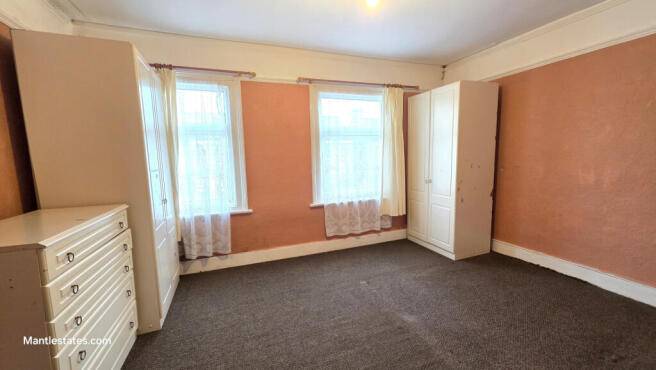 FRONT BEDROOM