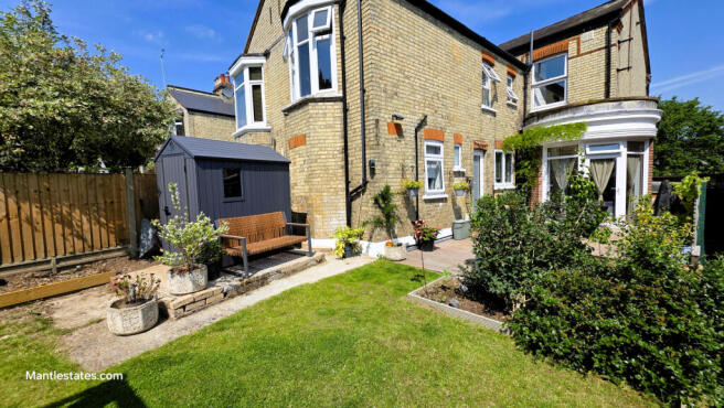 2 Bedroom Victorian Converted Garden Flat