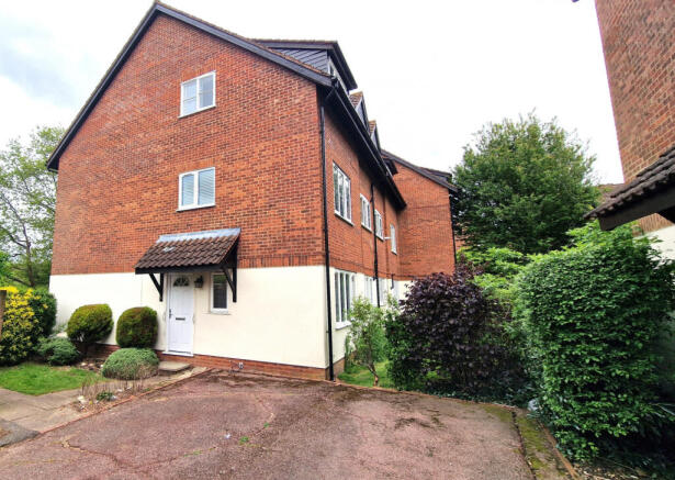 2 BEDROOM GROUND FLOOR FLAT
