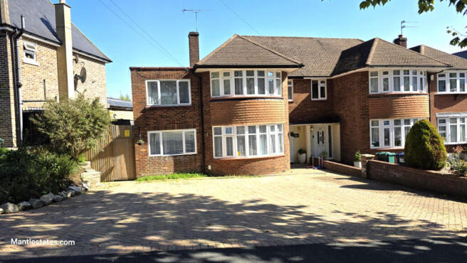 4 Bedroom Semi Detached House