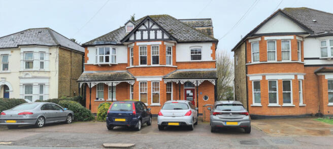 2 BEDROOM FIRST FLOOR FLAT