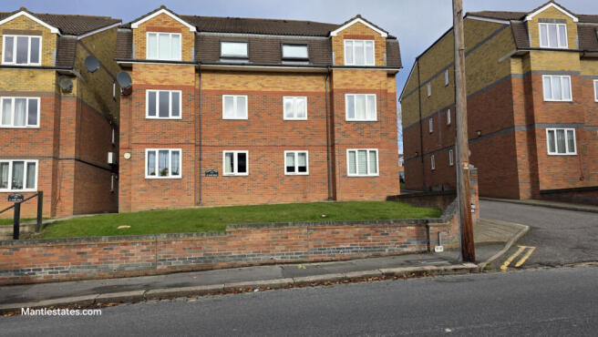 2 bed flat to rent Golden Court, New Barnet EN4