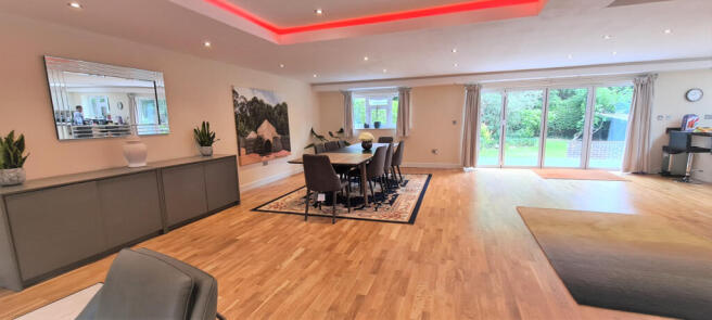 LOUNGE - DINING AREA