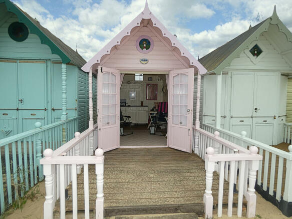 Front Row Beach Hut