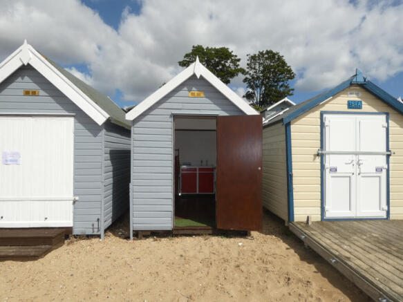 0 Bedroom Beach Hut for Sale