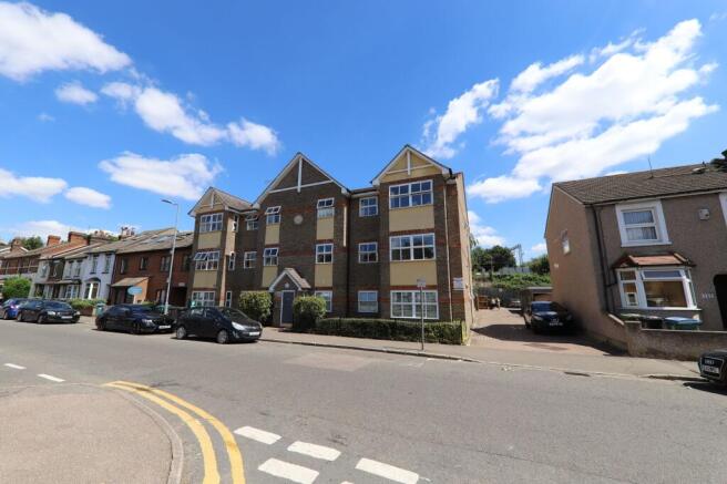 Ext - Freshfield Court