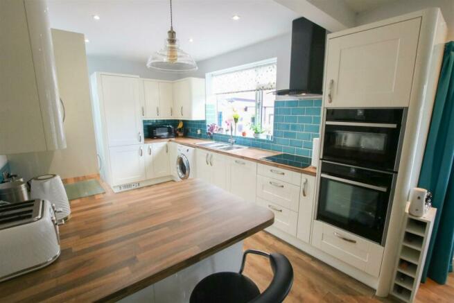 OPEN PLAN LIVING DINING KITCHEN