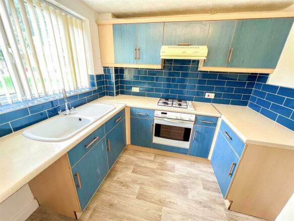 FITTED KITCHEN