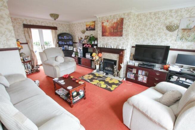 OPEN PLAN LIVING DINING ROOM