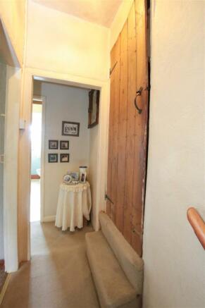 FIRST FLOOR LANDING